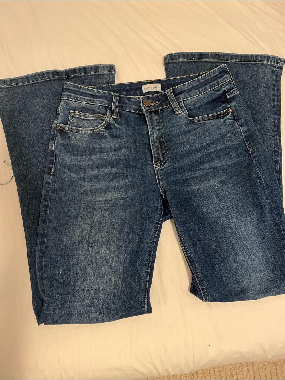 Hint of blu jeans sz 27 with stretch